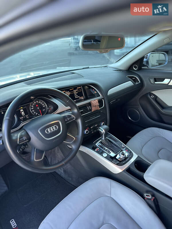 Седан Audi A4 2013 в Киеве