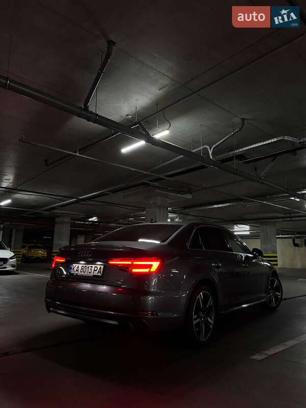 Седан Audi A4 2016 в Львове
