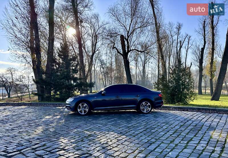 Седан Audi A4 2018 в Киеве