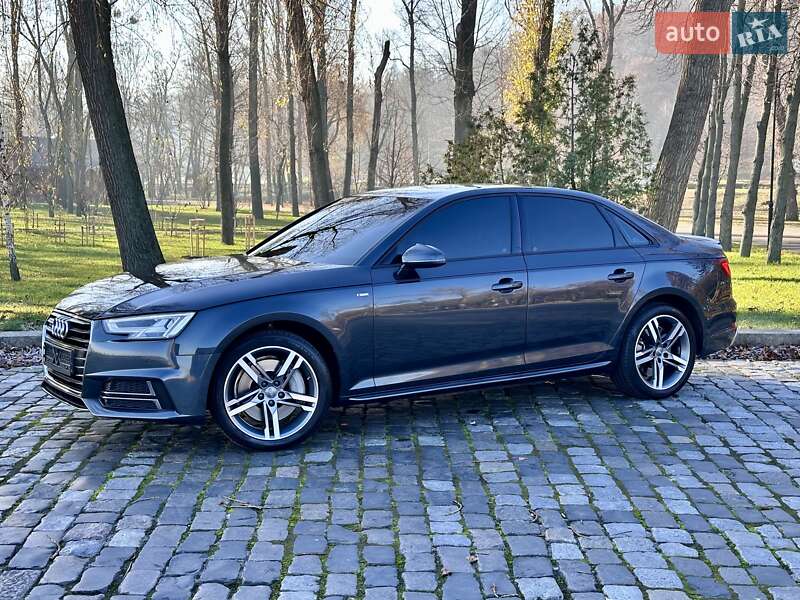 Седан Audi A4 2018 в Киеве