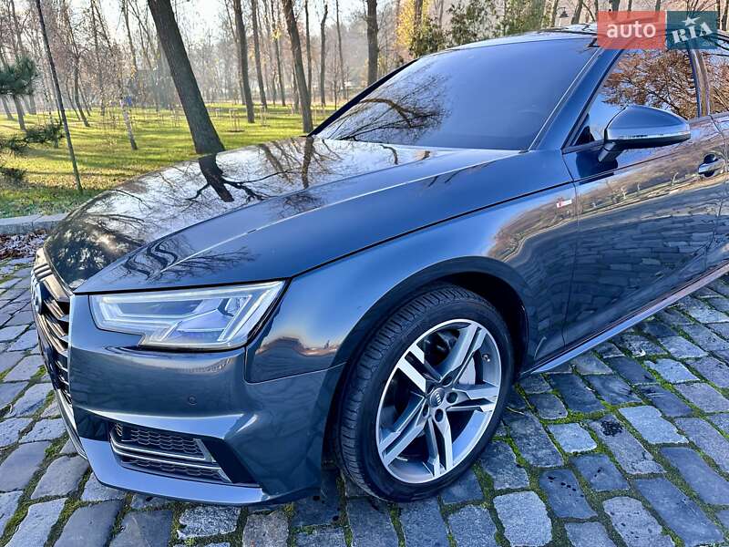 Седан Audi A4 2018 в Киеве