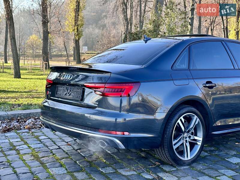 Седан Audi A4 2018 в Киеве