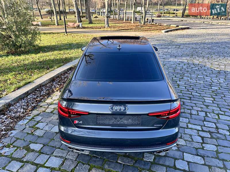 Седан Audi A4 2018 в Киеве