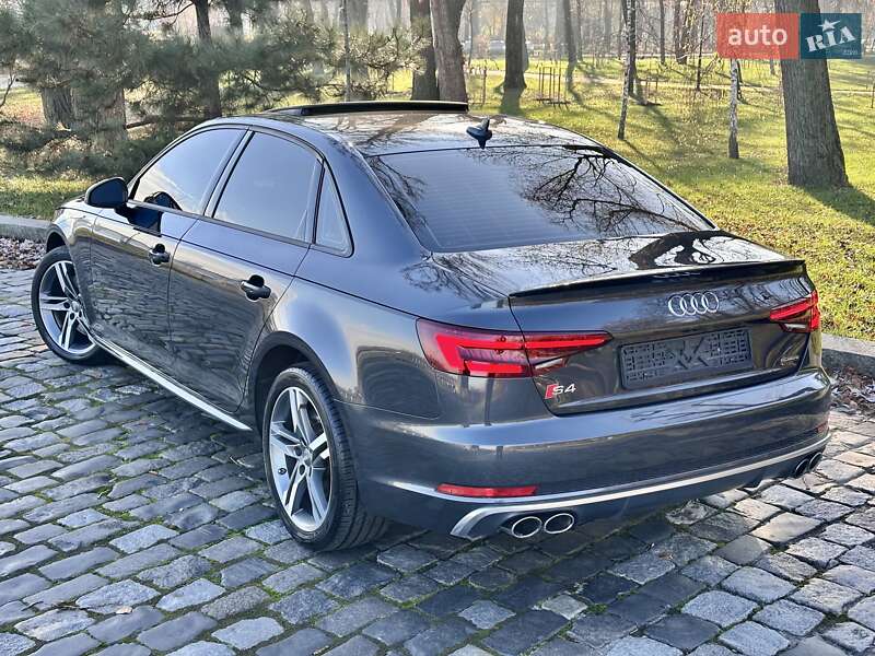 Седан Audi A4 2018 в Киеве