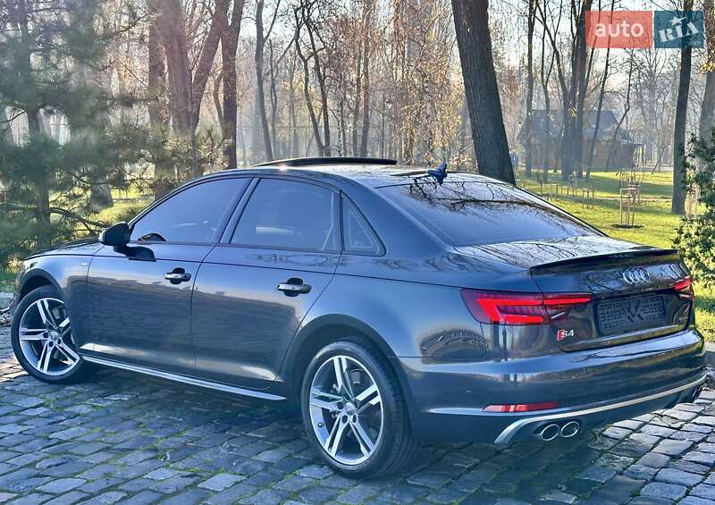 Седан Audi A4 2018 в Киеве