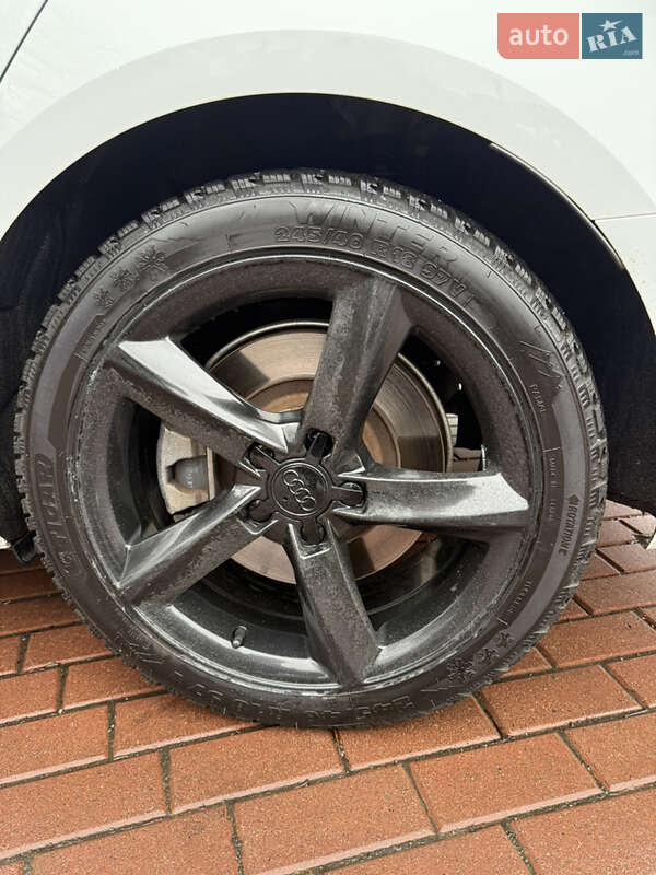 Седан Audi A4 2016 в Киеве