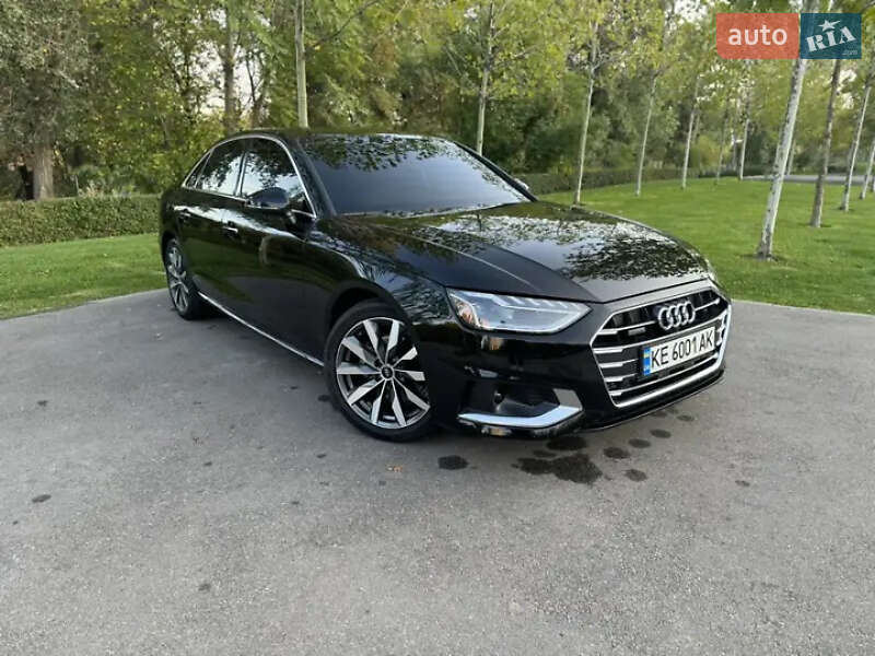 Седан Audi A4 2022 в Львові