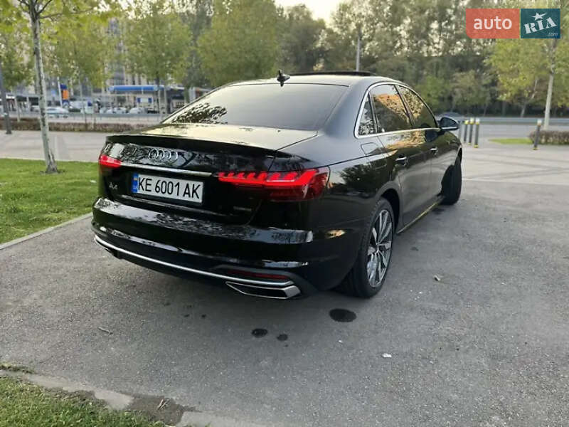 Седан Audi A4 2022 в Львові