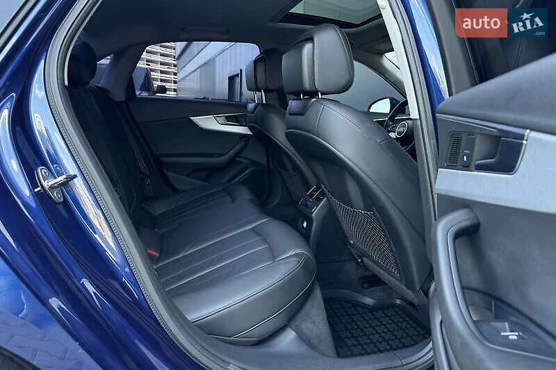 Седан Audi A4 2017 в Львове