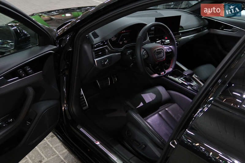 Седан Audi A4 2022 в Киеве