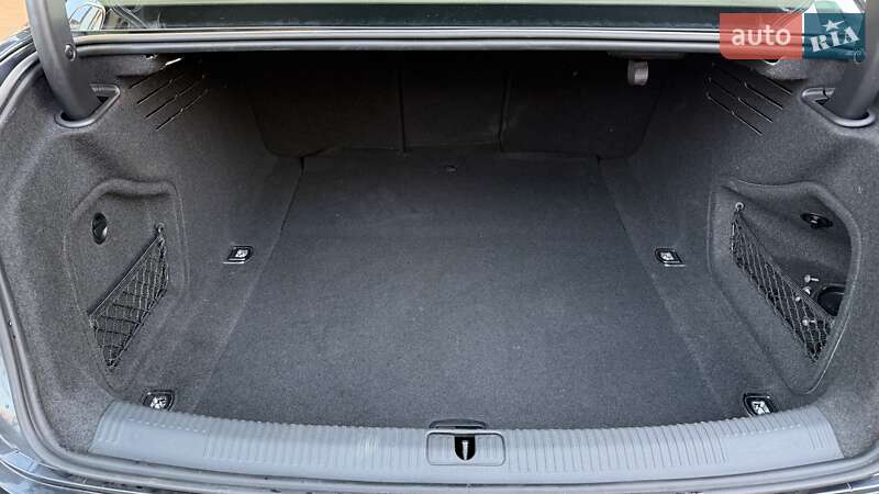 Седан Audi A4 2018 в Киеве