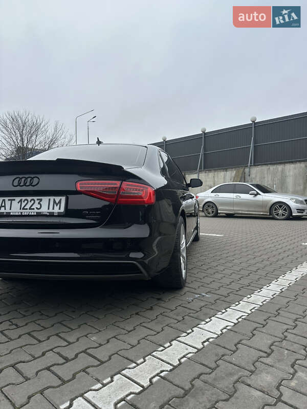 Седан Audi A4 2015 в Ивано-Франковске