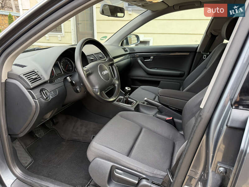 Седан Audi A4 2004 в Могилев-Подольске