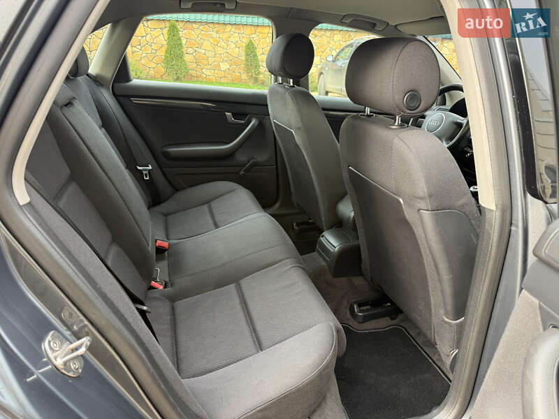 Седан Audi A4 2004 в Могилев-Подольске