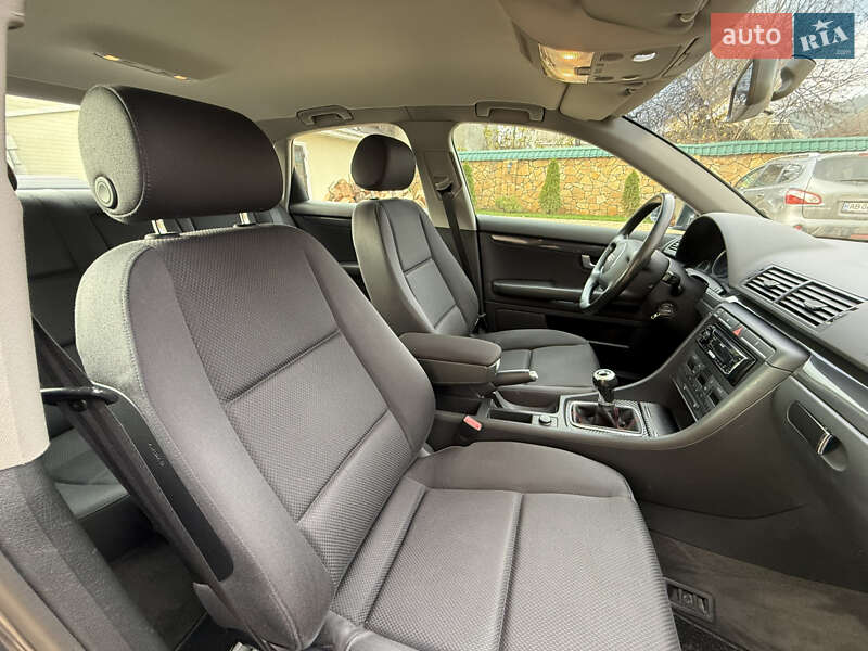 Седан Audi A4 2004 в Могилев-Подольске