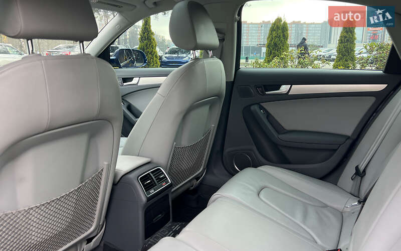Седан Audi A4 2013 в Львові