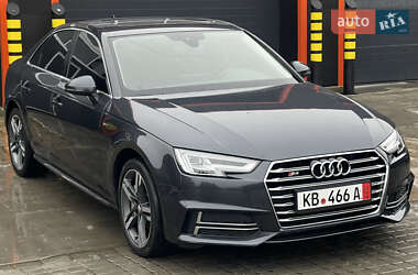 Седан Audi A4 2016 в Львове