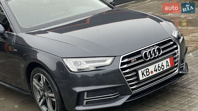 Седан Audi A4 2016 в Львове