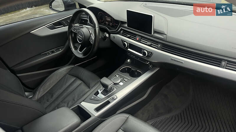 Седан Audi A4 2016 в Львове