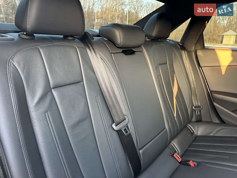 Седан Audi A4 2016 в Дніпрі