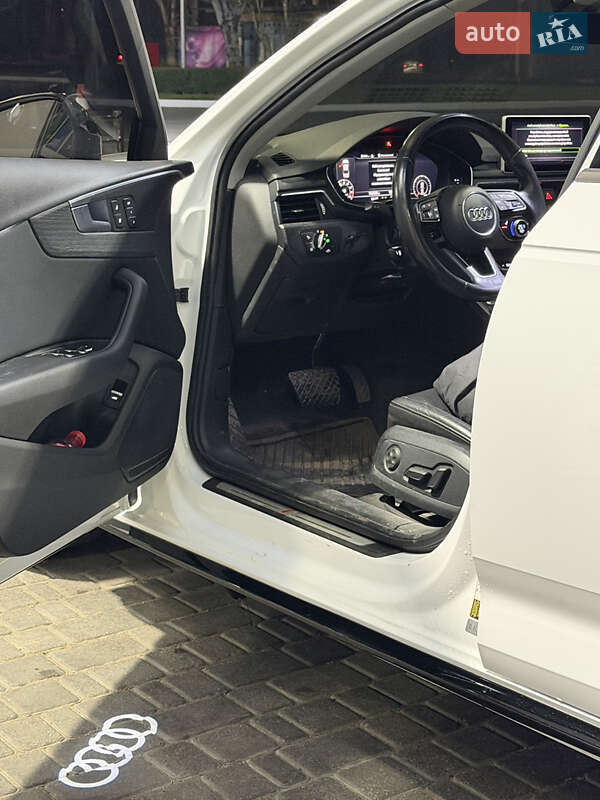 Седан Audi A4 2016 в Одессе