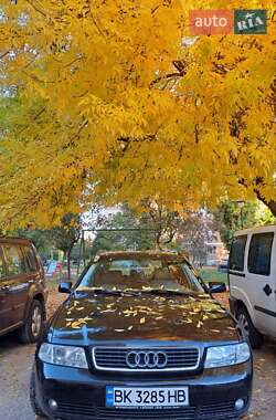 Универсал Audi A4 2000 в Вараше