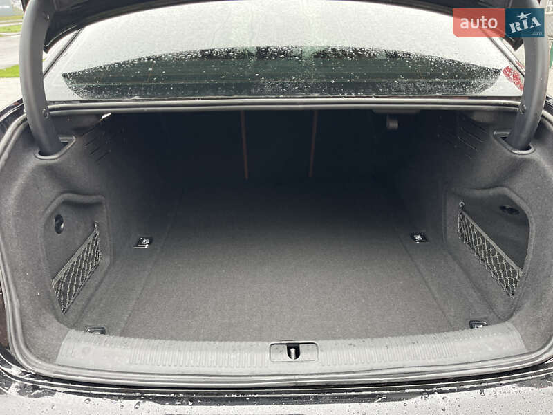 Седан Audi A4 2020 в Києві