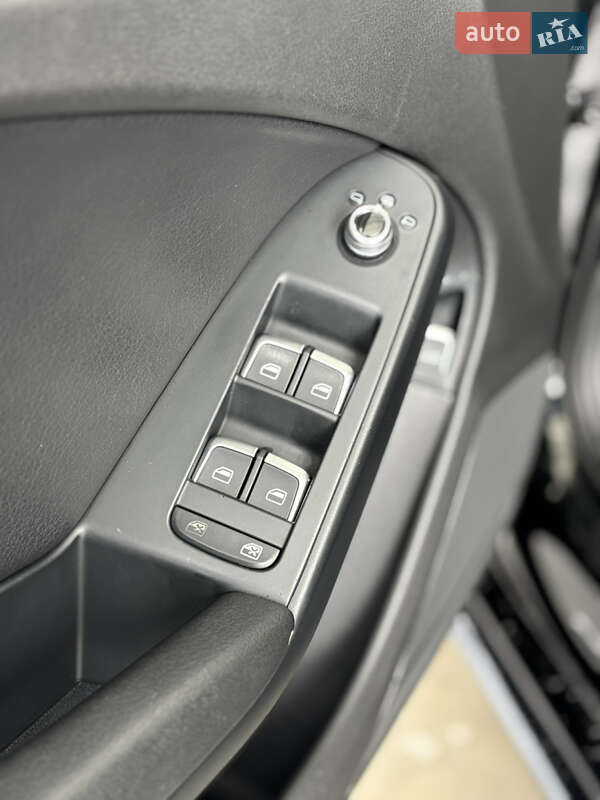 Седан Audi A4 2014 в Львове
