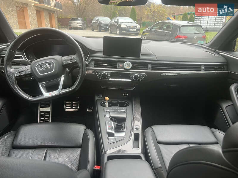 Седан Audi A4 2017 в Ужгороде