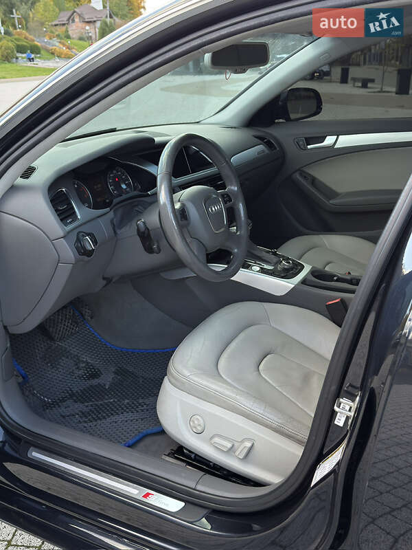 Седан Audi A4 2012 в Львове