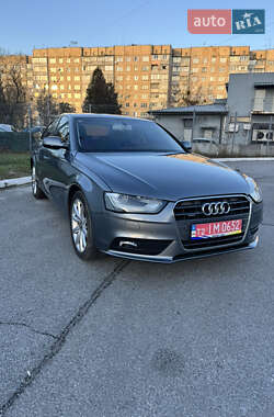 Седан Audi A4 2013 в Львові
