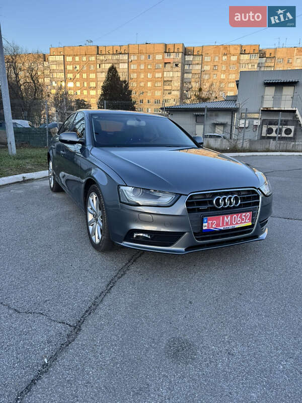 Седан Audi A4 2013 в Львове фото Седан Audi A4 2013 в Львове
