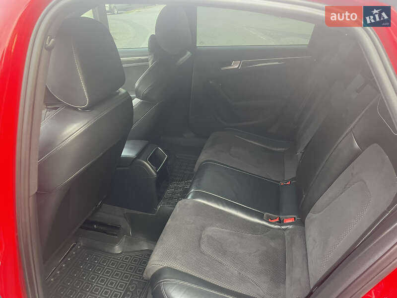 Седан Audi A4 2011 в Новояворівську