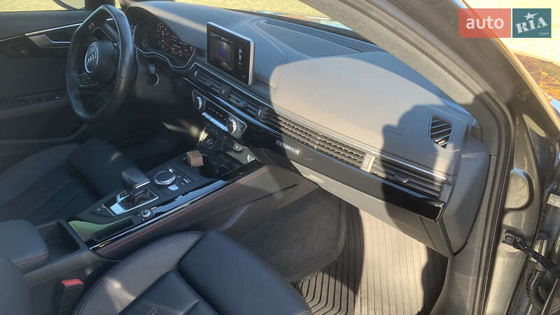 Седан Audi A4 2018 в Одессе