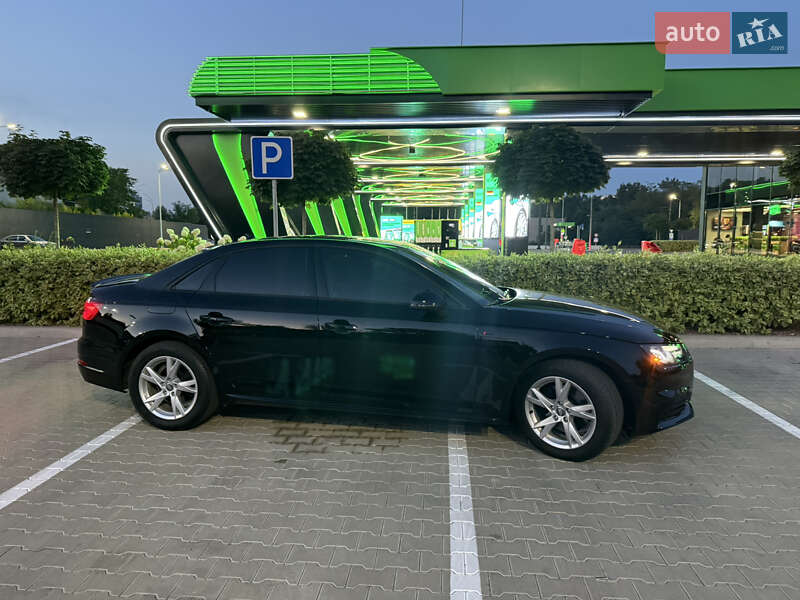 Седан Audi A4 2018 в Києві