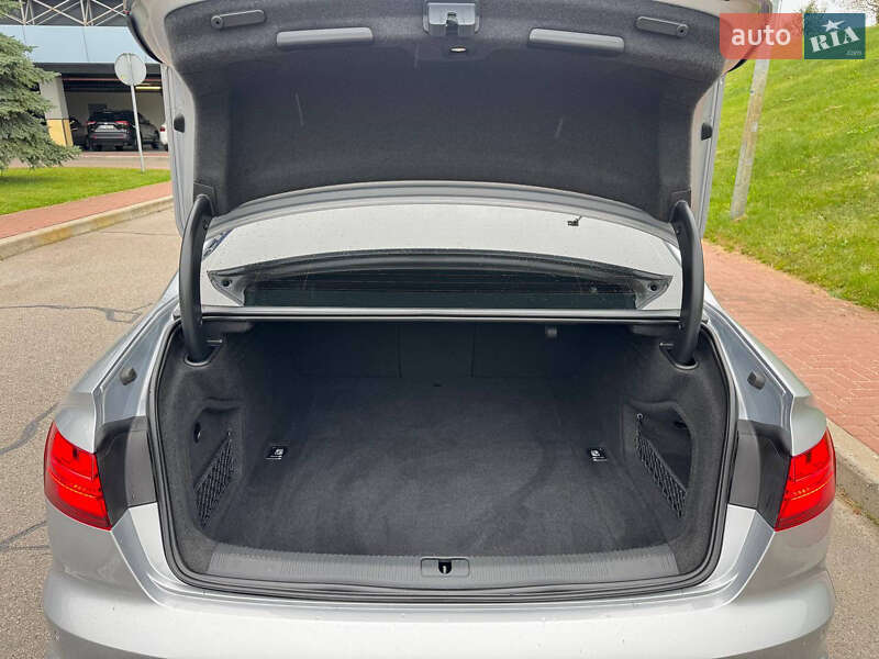 Седан Audi A4 2021 в Києві