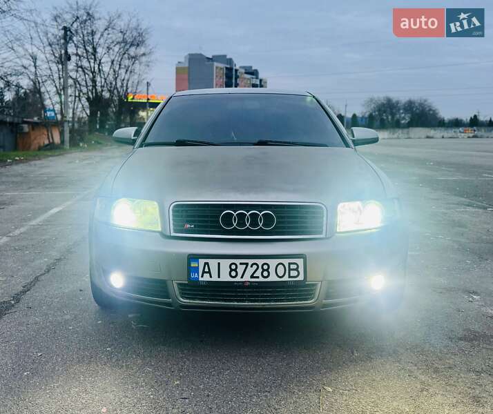 Седан Audi A4 2004 в Белогородке