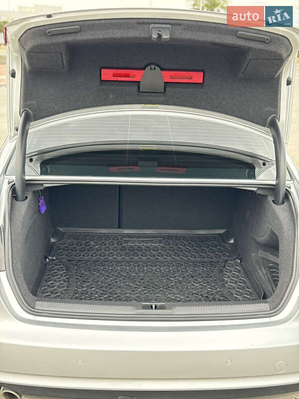 Седан Audi A4 2013 в Миколаєві