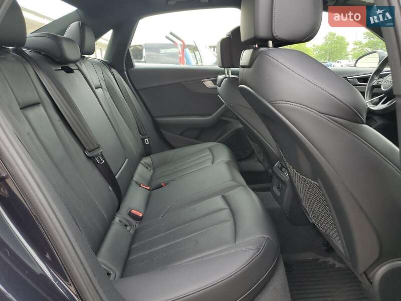Седан Audi A4 2018 в Львові