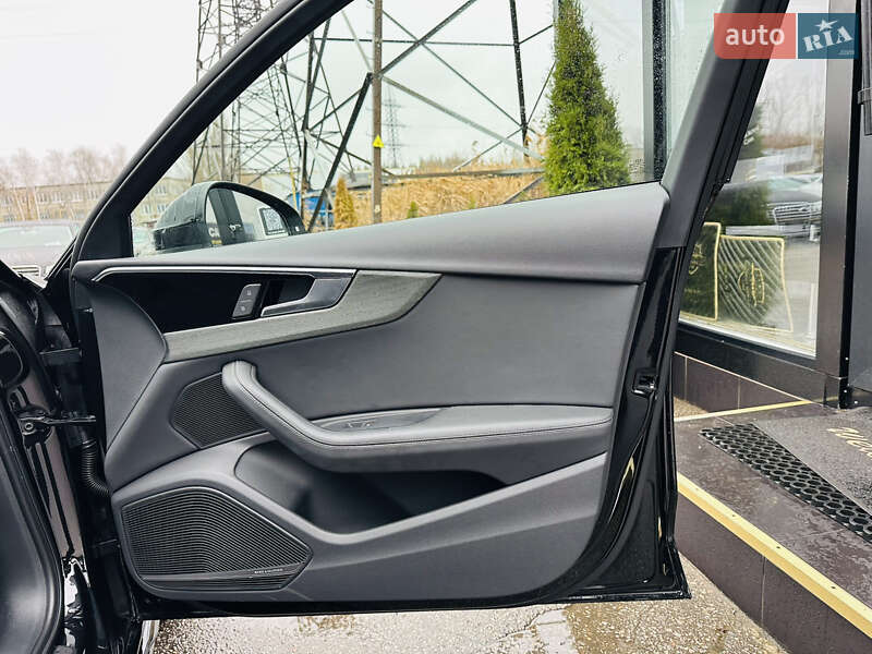 Седан Audi A4 2021 в Харкові