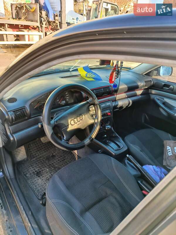 Седан Audi A4 1996 в Черкассах