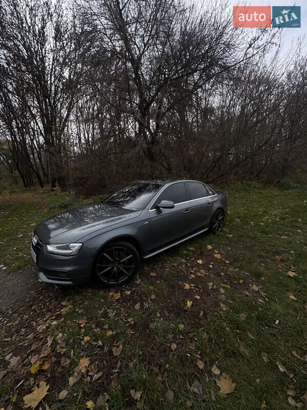 Седан Audi A4 2013 в Киеве