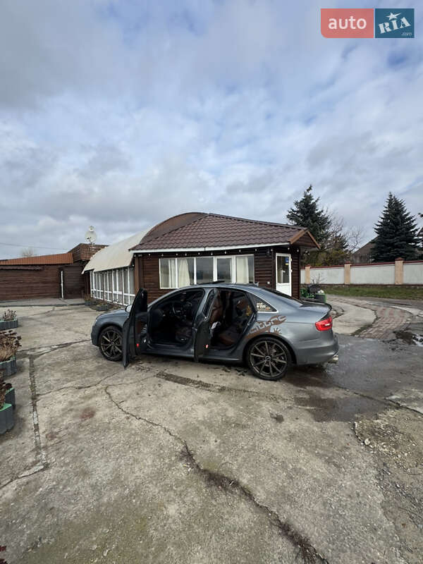 Седан Audi A4 2013 в Киеве