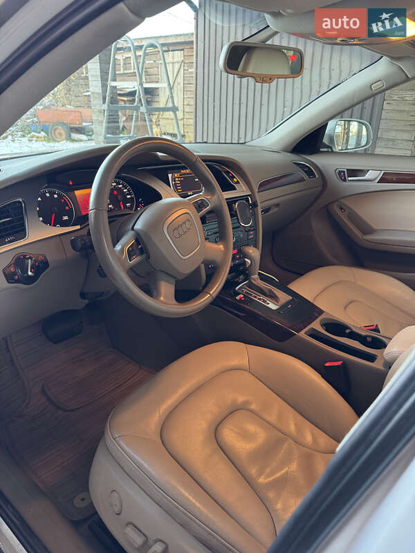 Седан Audi A4 2012 в Луцьку
