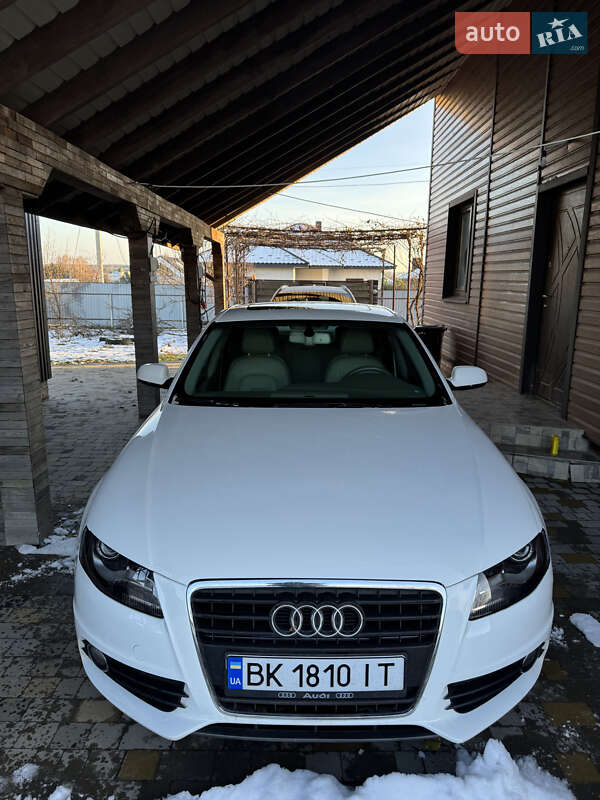 Седан Audi A4 2012 в Луцьку