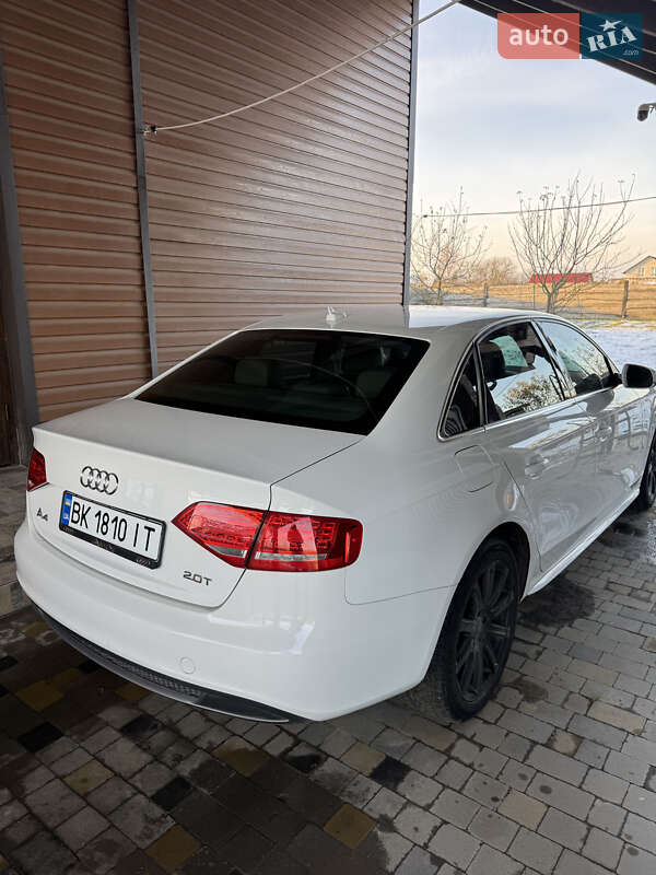 Седан Audi A4 2012 в Луцьку