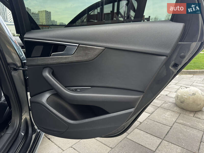 Седан Audi A4 2020 в Киеве