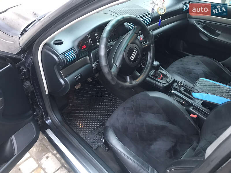 Седан Audi A4 2000 в Теофіполі