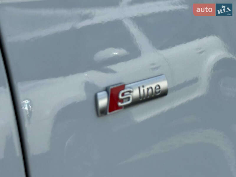 Седан Audi A4 2015 в Стрию