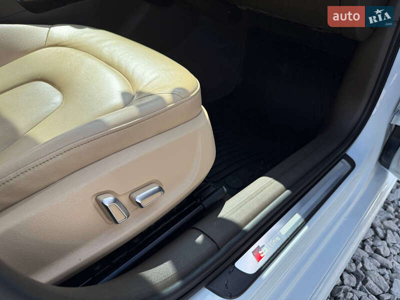 Седан Audi A4 2015 в Стрию